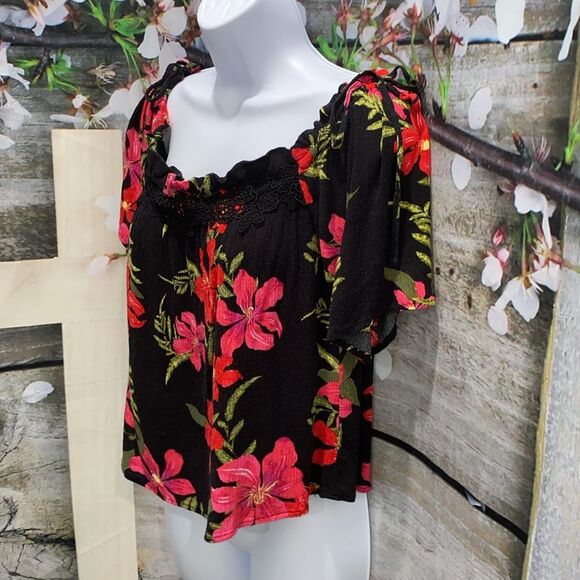 Guess Black and Red Floral Embroidered Tie Sleeve On Or Off The Shoulder Blouse - Picture 2 of 9